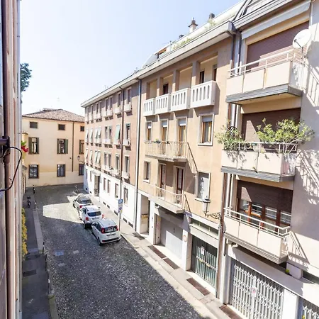 Chic & Smart Flat In Daire